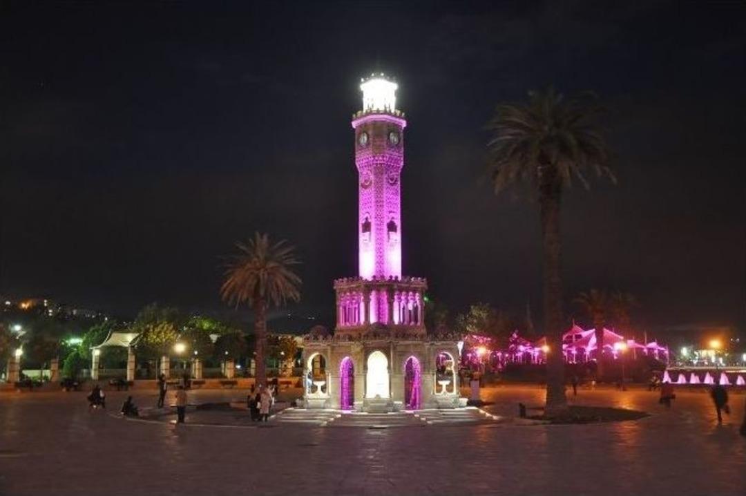 Saat Kulesi Pembe Oldu