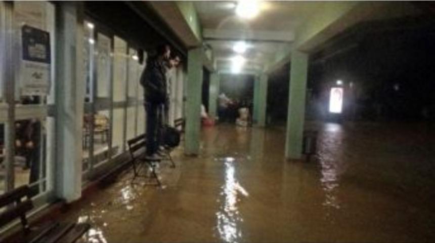 Karadeniz Sahil Yolu Sular Altında Kaldı