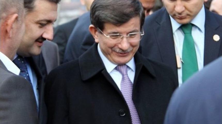 (özel Haber) Başbakan Davutoğlu, Cumhurbaşkanı Erdoğan’ın Aynı İsmi Taşıyan Dedesinin Mezarını Ziyaret Etti