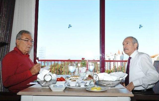 Kılıçdaroğlu Ve Baykal Birlikte Kahvaltı Yaptı