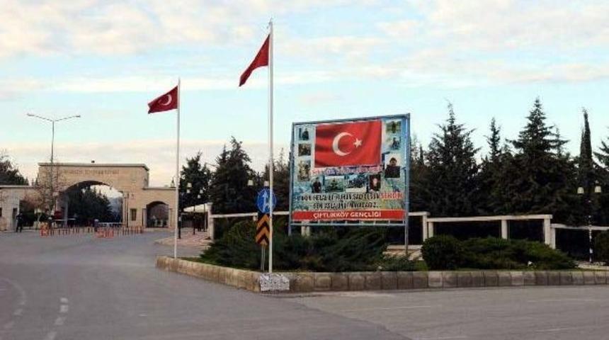 Mersin'de Şehit Uzman &Ccedil;avuş İ&ccedil;in Anıt Heykel
