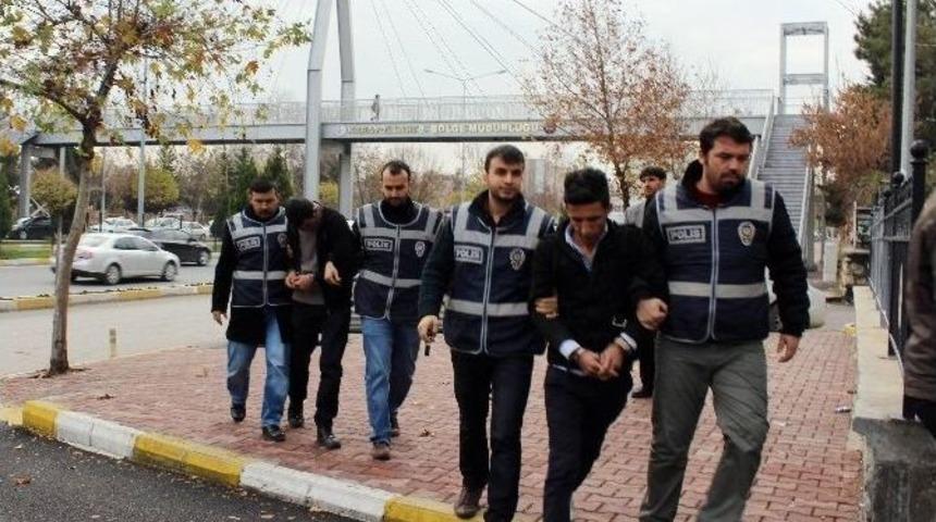 Su&ccedil; Makineleri Yakalandı