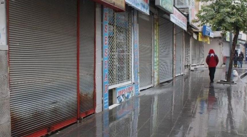 Hakkari&rsquo;de Kepenkler A&ccedil;ılmadı