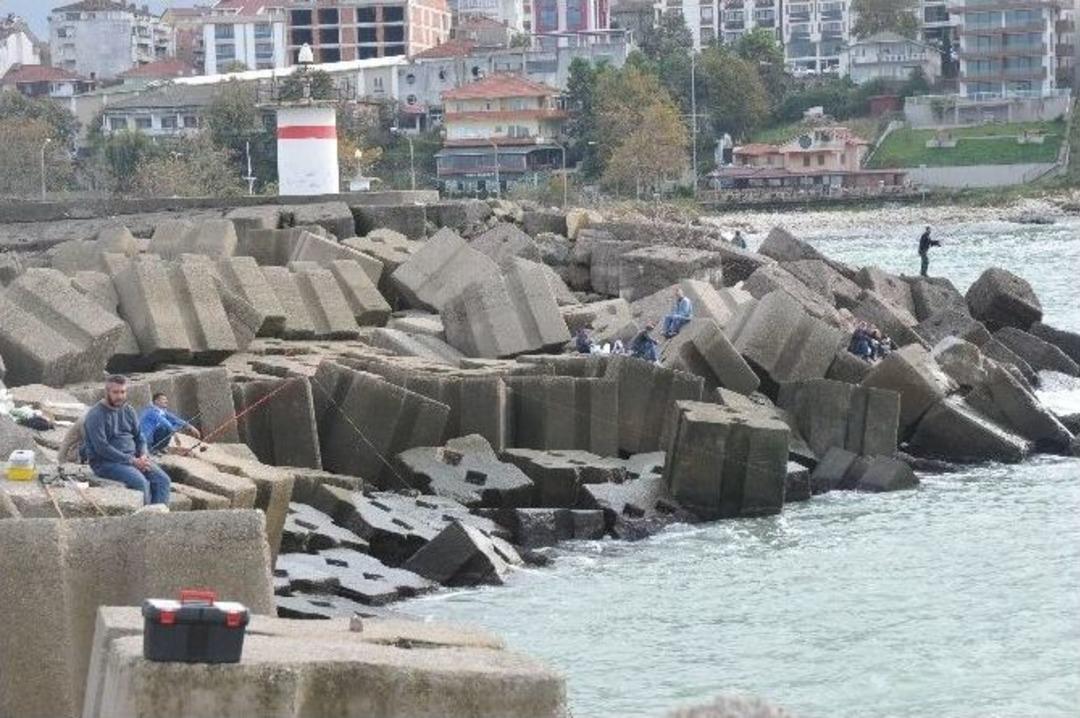 Balık&ccedil;ı Barınağı Olta Avcılarıyla Doldu