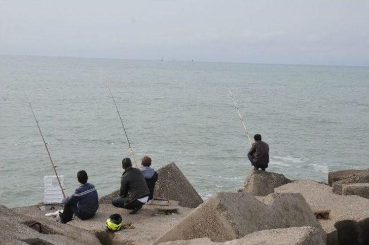 Balıkçı Barınağı Olta Avcılarıyla Doldu G1