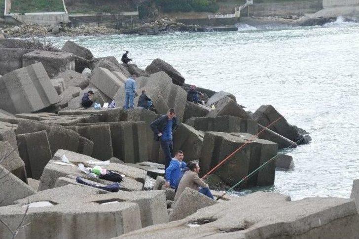 Balıkçı Barınağı Olta Avcılarıyla Doldu G2