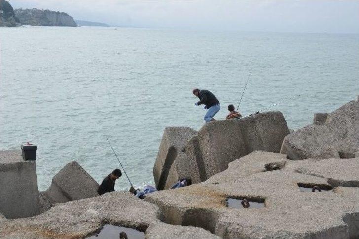 Balıkçı Barınağı Olta Avcılarıyla Doldu G4