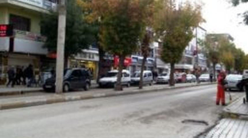 Van&rsquo;da 1 Kasım Y&uuml;r&uuml;y&uuml;ş&uuml; Nedeniyle Bazı Esnaf Kepenk A&ccedil;madı