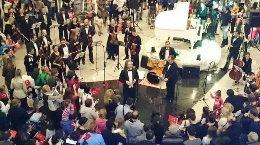 Senfoni Orkestrası Ve Mehter Takımı Bir Arada Konser Verdi