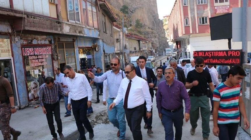 Vali Ustaoğlu, Sokak Sağlıklaştırma &Ccedil;alışmalarını İnceledi