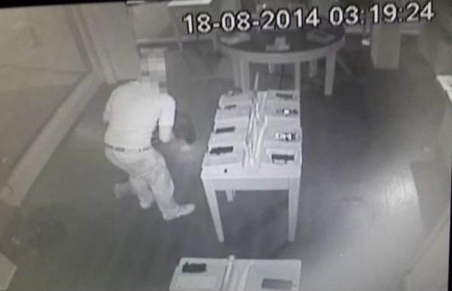 Cam Kırarak Telefon Çalan Hırsızlar Yakalandı