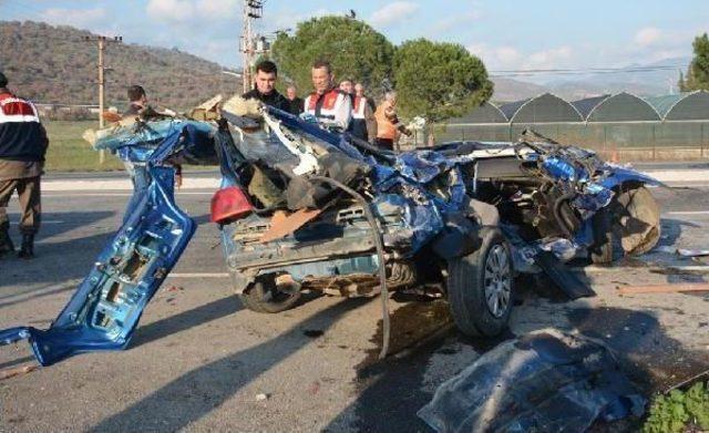 Lastiği Patlayan Otomobil Karşı Şeride Geçti: 6 Ölü, 1 Yaralı (2) 1