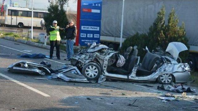 Lastiği Patlayan Otomobil Karşı Şeride Geçti: 6 Ölü, 1 Yaralı (2) 3