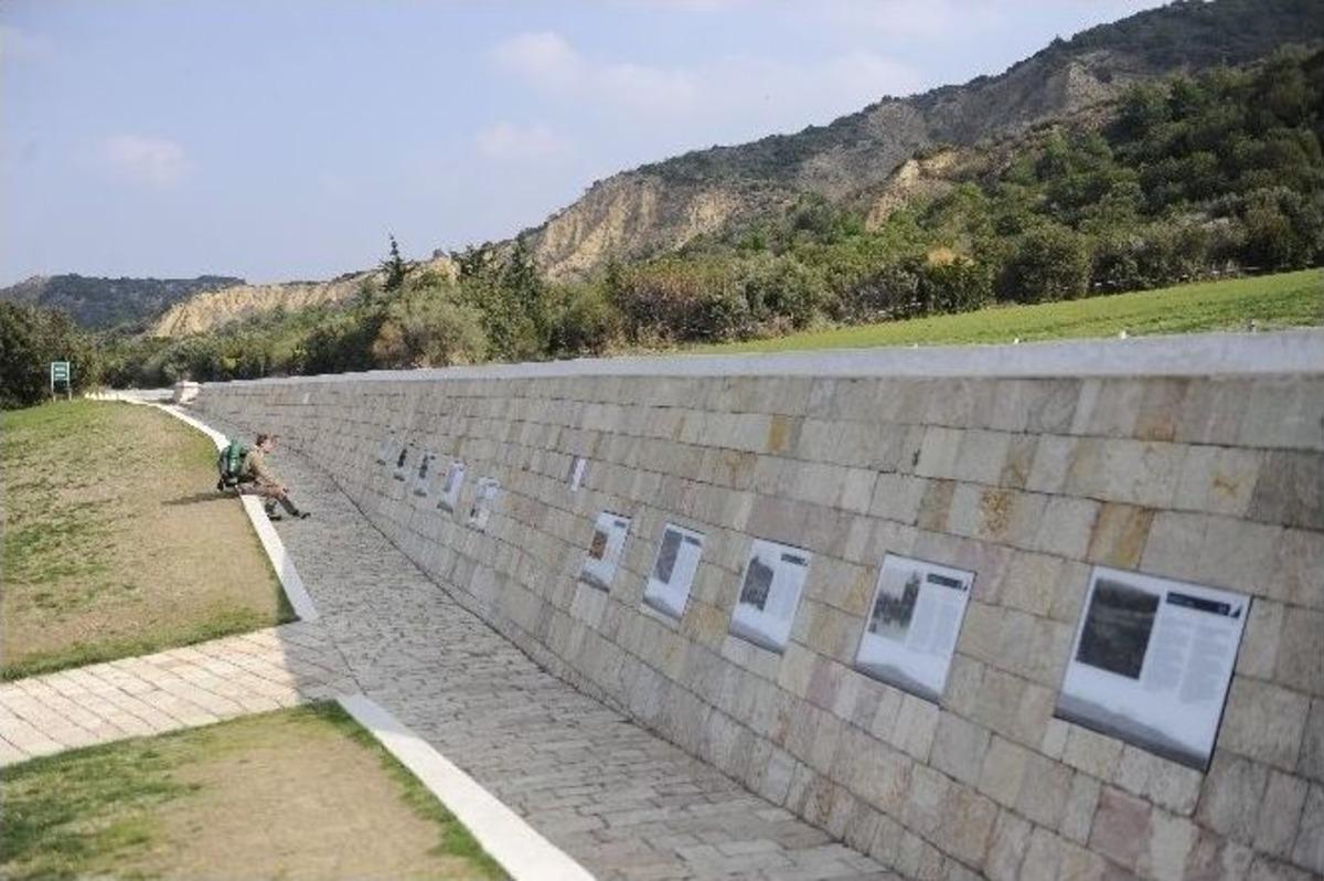 Gelibolu Milli Parkı&rsquo;nda Şehitlik Ve Anıtların Tabelaları &Ccedil;alındı