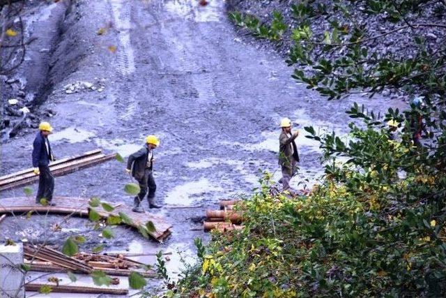 G&ouml;&ccedil;&uuml;kte Kalan 2. &Ccedil;inli İş&ccedil;inin Cesedi &Ccedil;ıkartıldı 1