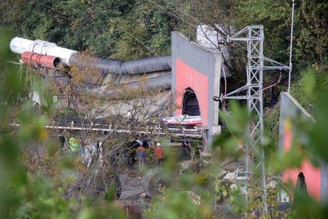 G&ouml;&ccedil;&uuml;kte Kalan 2. &Ccedil;inli İş&ccedil;inin Cesedi &Ccedil;ıkartıldı 2