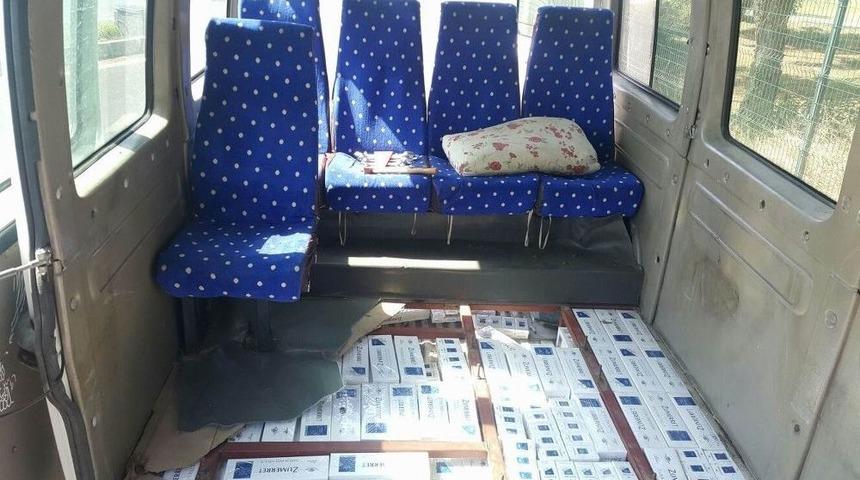 Samsun&rsquo;da Minib&uuml;s&uuml;n Tabanında 4 Bin 50 Paket Ka&ccedil;ak Sigara Ele Ge&ccedil;irildi