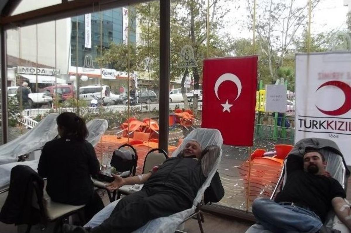 T&uuml;rk Kızılayından Kan Bağış&ccedil;ılarına Madalya