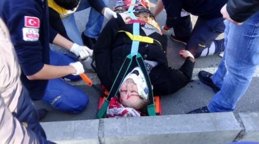 Hafif Ticari Aracın &Ccedil;arptığı Kadın Yaralandı