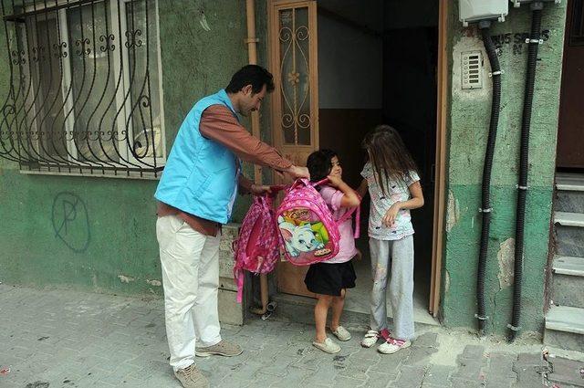 Gaziosmanpaşa Belediyesi’nden Öğrencilere Kırtasiye Malzemesi Desteği