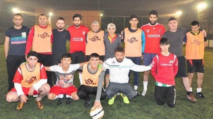 Manisa Basını &Ccedil;ocuk Evi&rsquo;nde Kalanlar İ&ccedil;in Sahaya İndi