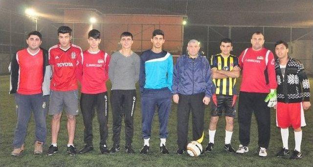 Manisa Basını &Ccedil;ocuk Evi&rsquo;nde Kalanlar İ&ccedil;in Sahaya İndi 1