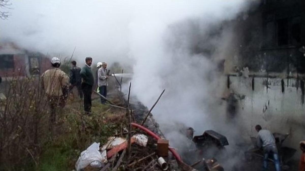 Garajda &Ccedil;ıkan Yangında Bir Trakt&ouml;r K&uuml;l Oldu
