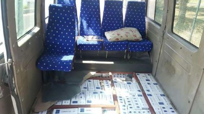 Samsun'da Minib&uuml;s Zulasından 4 Bin Paket Ka&ccedil;ak Sigara &Ccedil;ıktı
