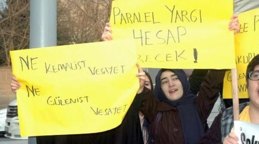 Metris Cezaevi'nde &Ouml;n&uuml;nde Yakup K&ouml;se İ&ccedil;in Eylem Yaptılar