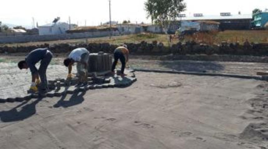 &Ccedil;ıldır Aşıkşenlik Mahallesi&rsquo;nde Kilit Parke Yapım İşi Devam Ediyor