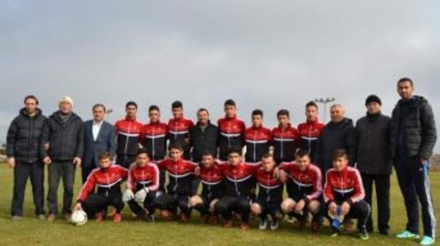 Kuluspor U-19&rsquo;a Eşofman Yardımı
