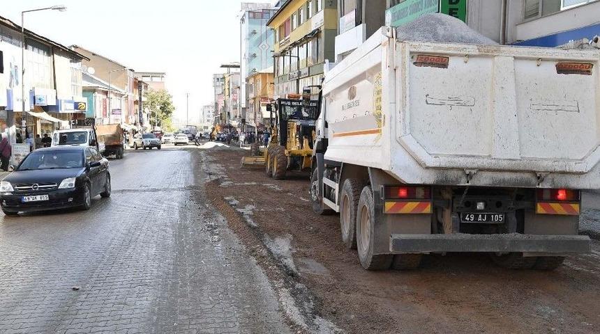 Atat&uuml;rk Bulvarı Ge&ccedil;ici Asfalt İ&ccedil;in Hazırlandı