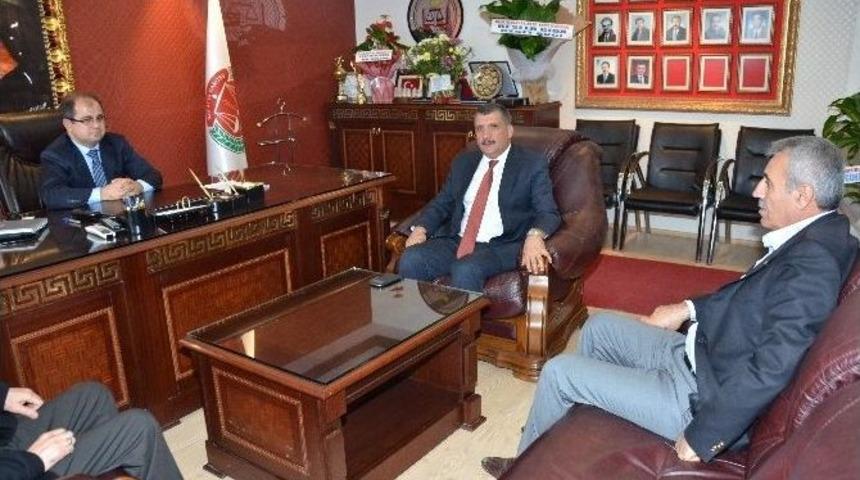 Başkan G&uuml;rkan, Baro Başkanı Enver Han&rsquo;ı Ziyeret Etti