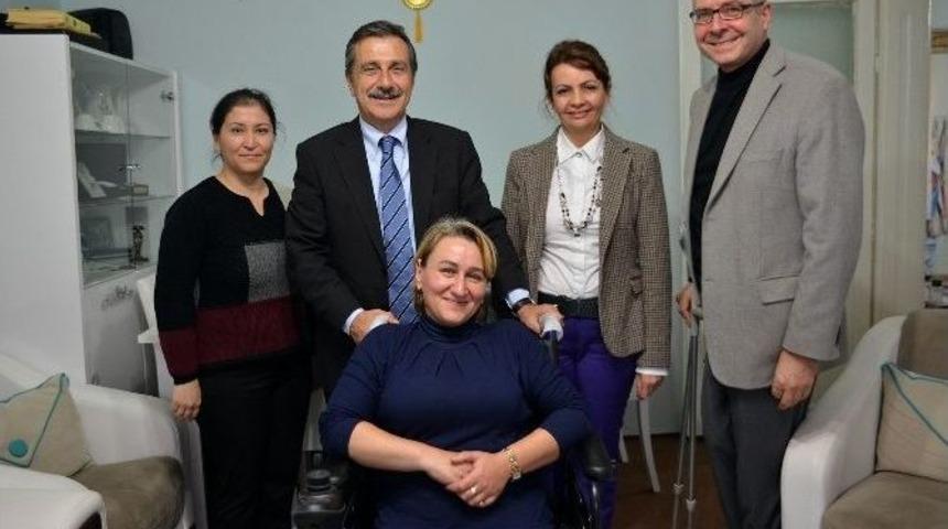 Engelli Vatandaşa Belediyeden Ak&uuml;l&uuml; Araba