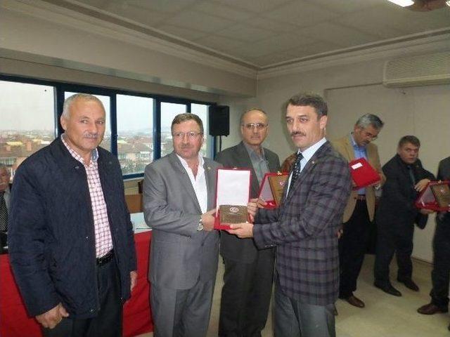 Harb - İş Sendikasında Emekli Olanlara Plaket Verildi