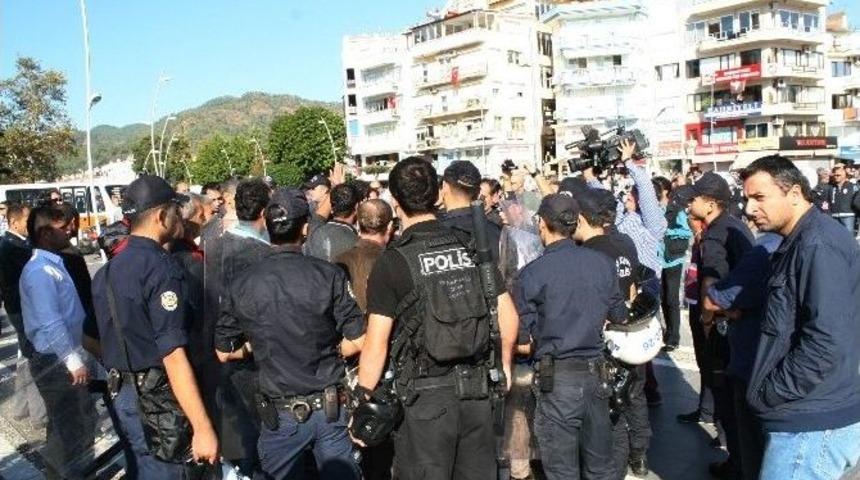Marmaris&rsquo;te Kobani Eyleminde 10 G&ouml;zaltı
