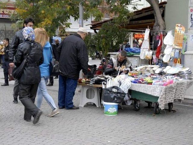 Sokak Çalışanlarının Soğukla Mücadelesi