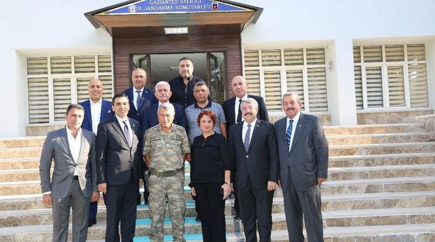 Hıdıroğlu Jandarma Komutanı Ve Emniyet M&uuml;d&uuml;r&uuml; İle Bir Araya Geldi