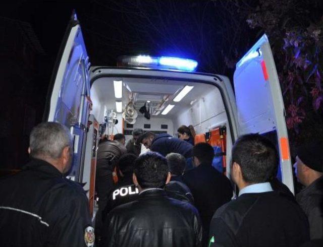 Polis, Hırsızlık Şüphelisi Ararken Çatıdan Düşüp Yaralandı