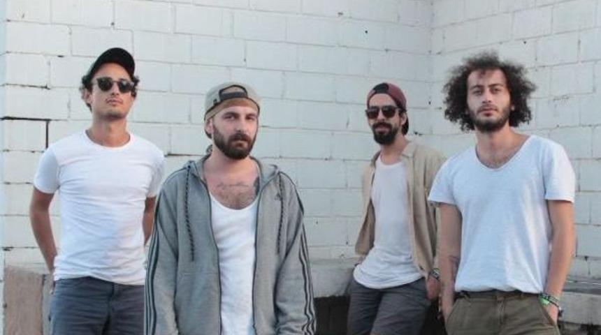 Y&uuml;zy&uuml;zeyken Konuşuruz&rsquo;Dan Yeni Single: Sandal