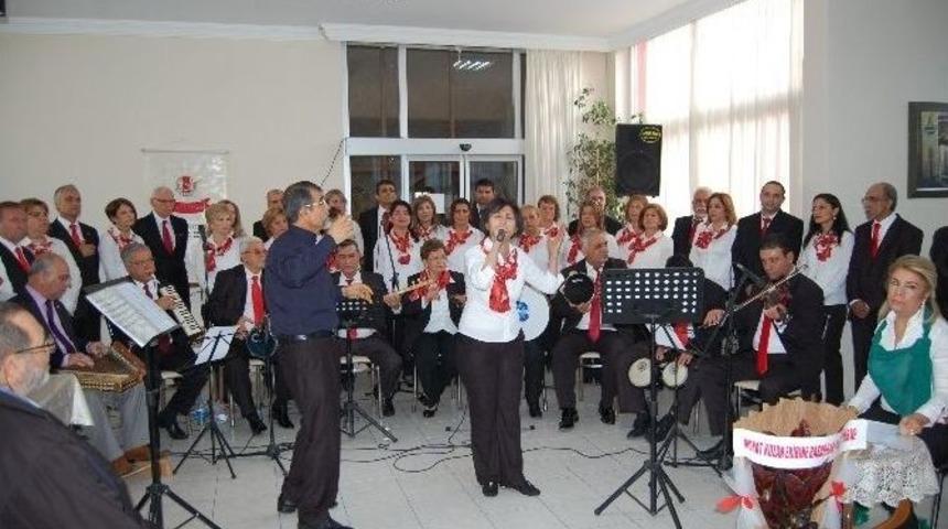 Yaşlılara T&uuml;rk&uuml; Ziyafeti