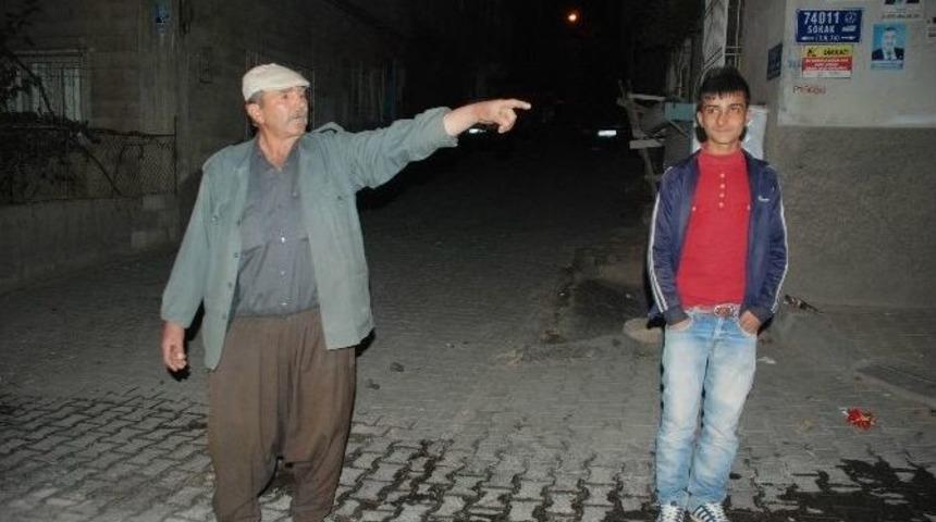 Otomobil, Asker Uğurlayanların Arasına Daldı