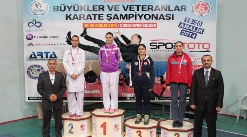 Hendek Belediyesi Karate Takımından Başarılı Performans