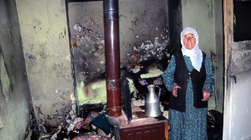 G&ouml;rme Engelli 85 Yaşındaki Ev Sahbini Yangından Komşuları Kurtardı