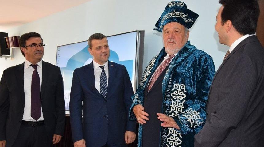 Prof. Dr. İlber Ortaylı, Ahmet Yesevi &Uuml;niversitesi&rsquo;nde Konferans Verdi