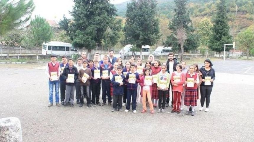 Devrekli &Uuml;niversiteli &Ouml;ğrencilerden &Ouml;rnek Davranış