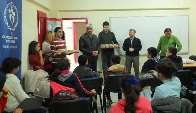 Yozgat Gen&ccedil;lik Merkezi &Ouml;ğrencilere Aşure İkramında Bulundu 1