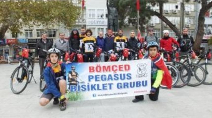 Burhaniyeli Bisiklet&ccedil;ilerden Şehitlere Saygı Turu