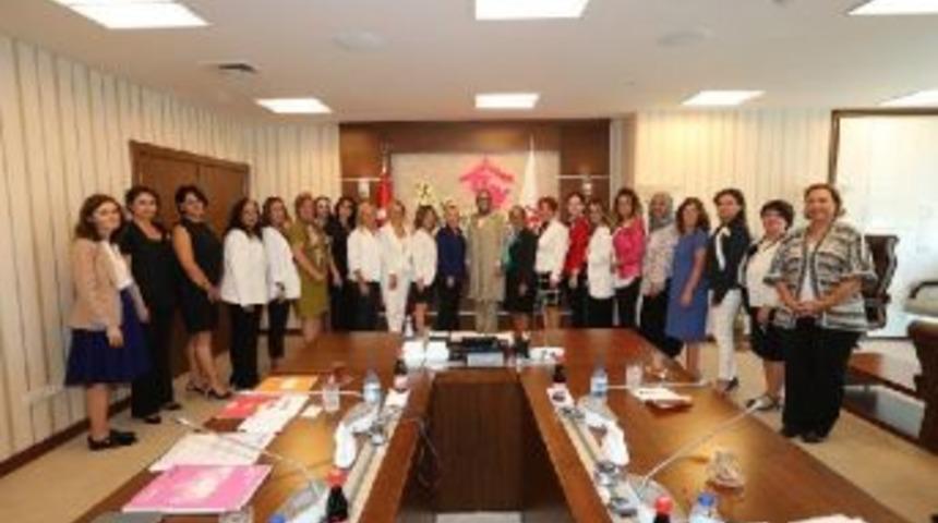 T&uuml;rkonfed'den Aile Ve Sosyal Politikalar Bakanı'na Ziyaret