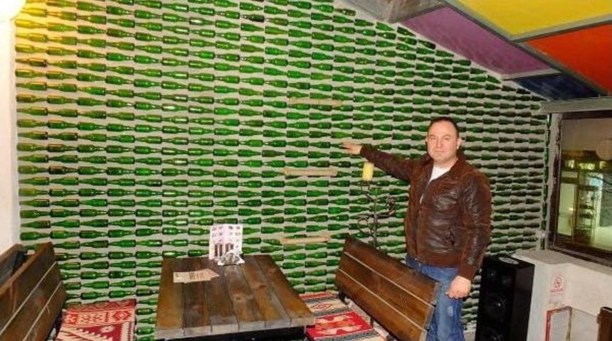 Soda Şiselerinden İşyerine Dekor Yaptı